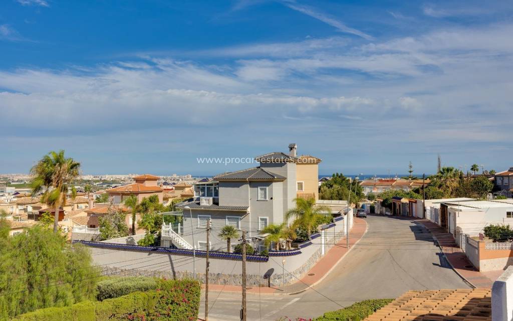 Resale - Villa - Torrevieja - La Siesta - El Salado - Torreta