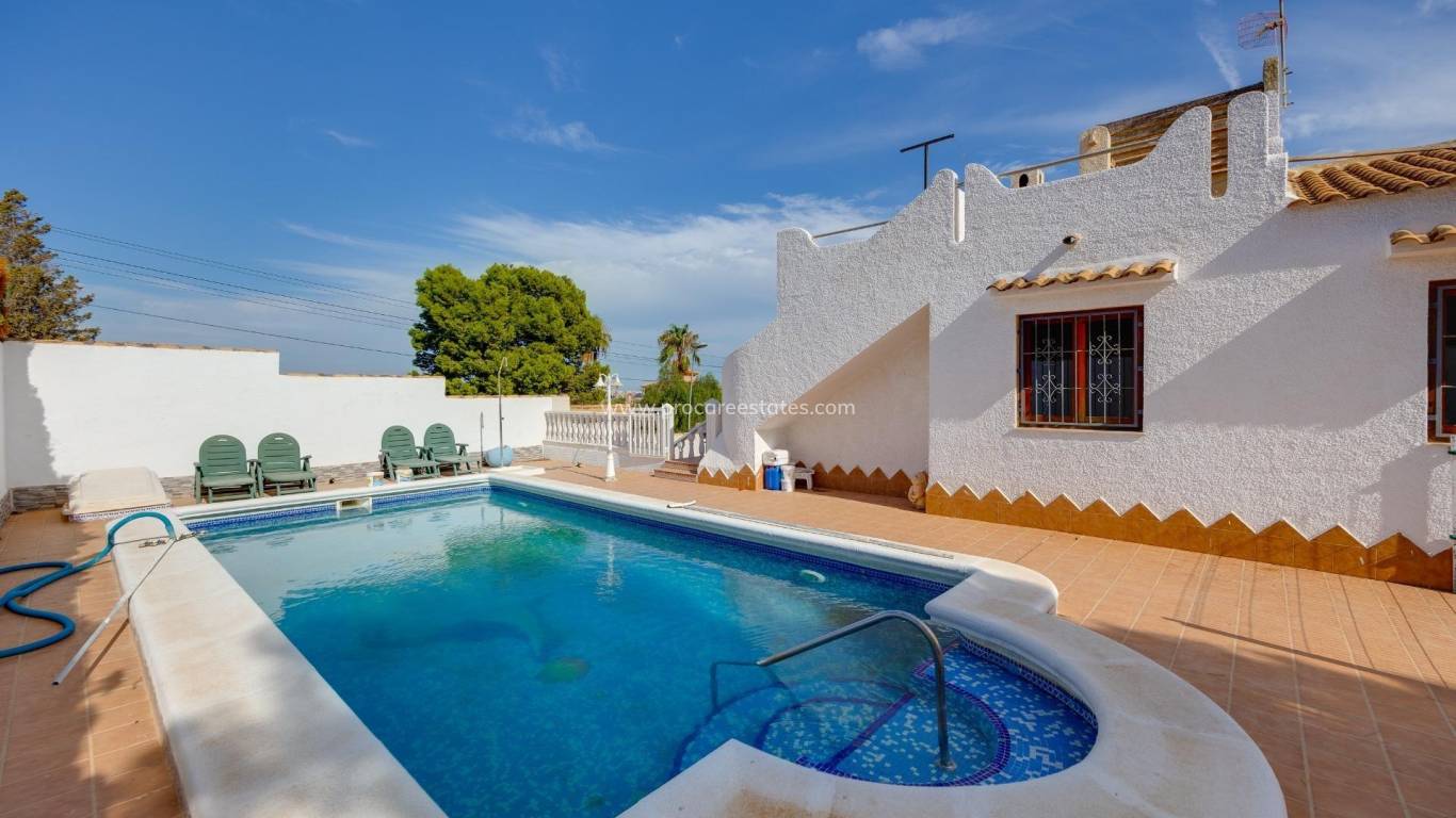 Resale - Villa - Torrevieja - La Siesta - El Salado - Torreta