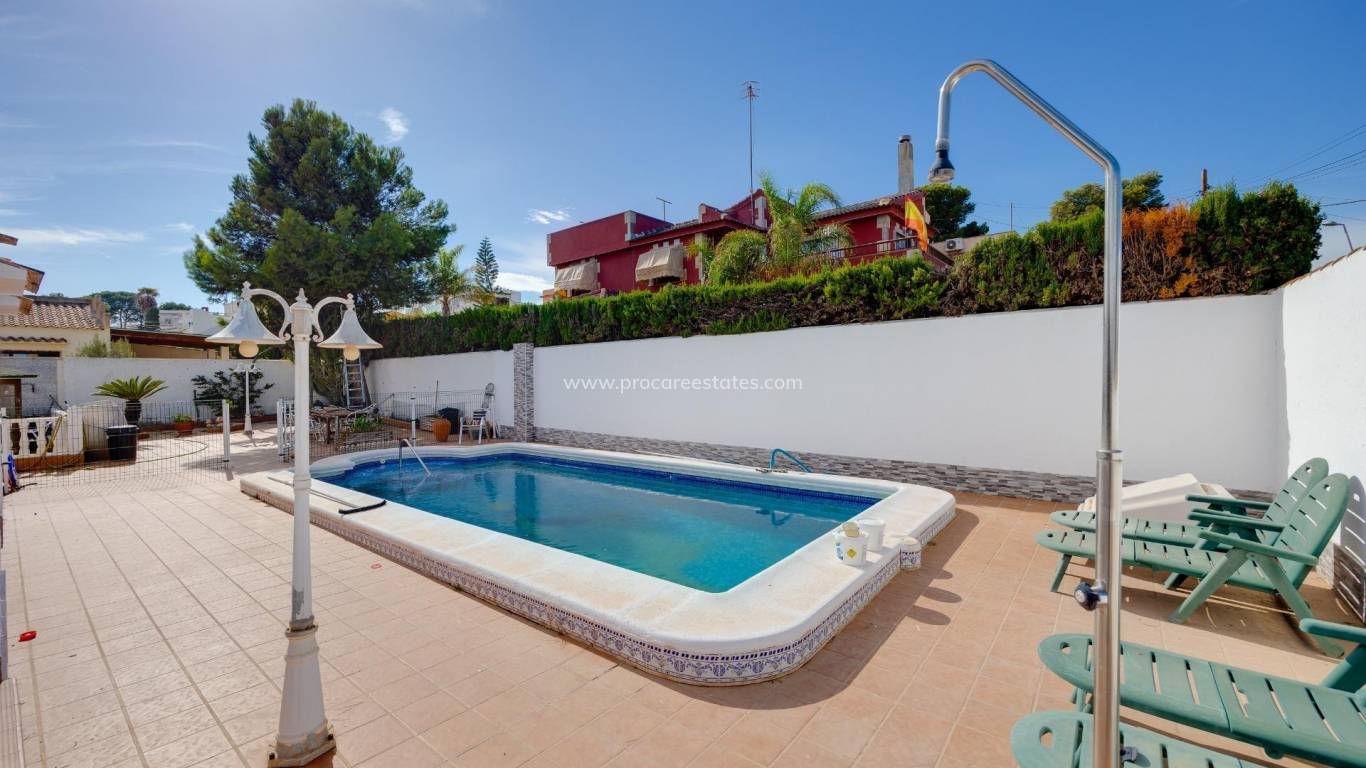 Resale - Villa - Torrevieja - La Siesta - El Salado - Torreta