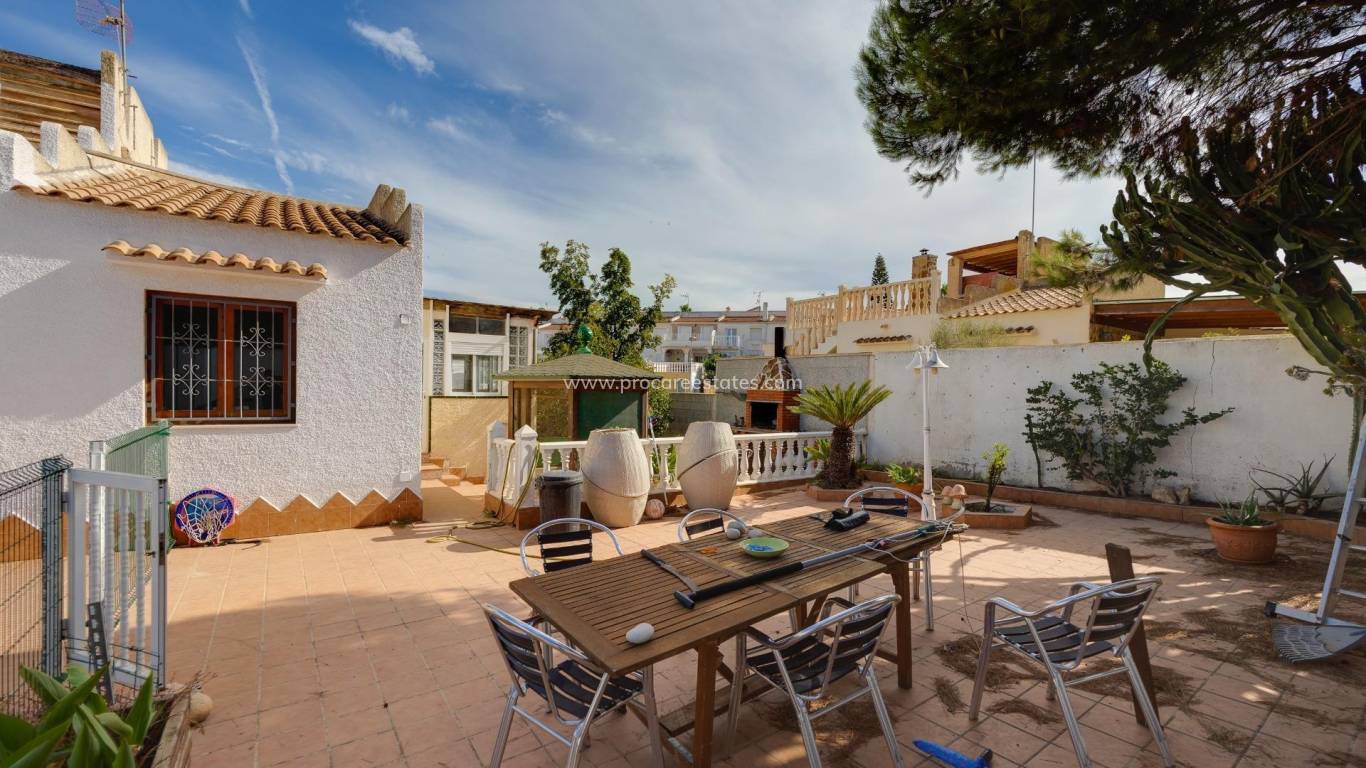 Resale - Villa - Torrevieja - La Siesta - El Salado - Torreta