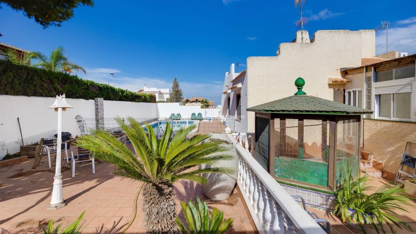 Resale - Villa - Torrevieja - La Siesta - El Salado - Torreta