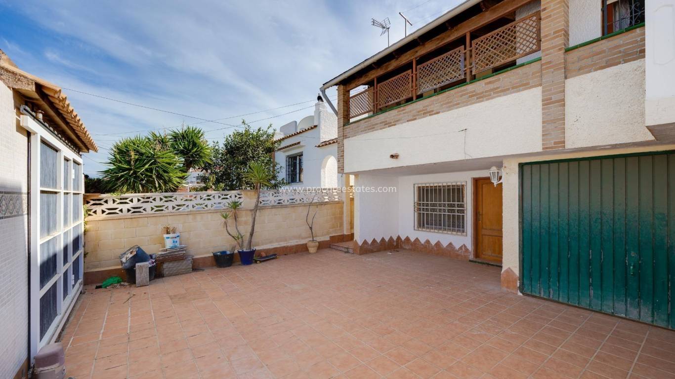 Resale - Villa - Torrevieja - La Siesta - El Salado - Torreta