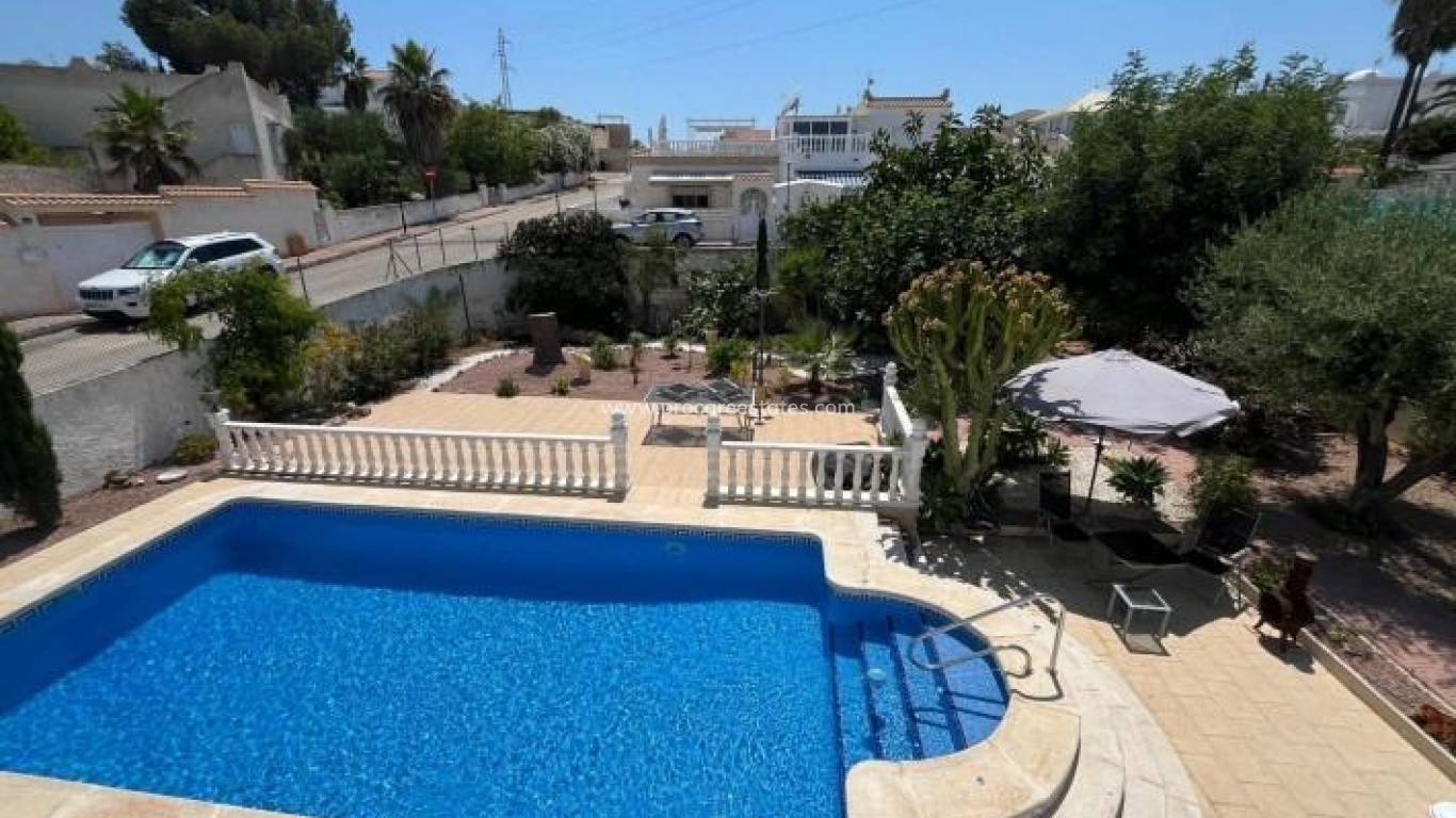 Resale - Villa - Torrevieja - La Siesta - El Salado - Torreta
