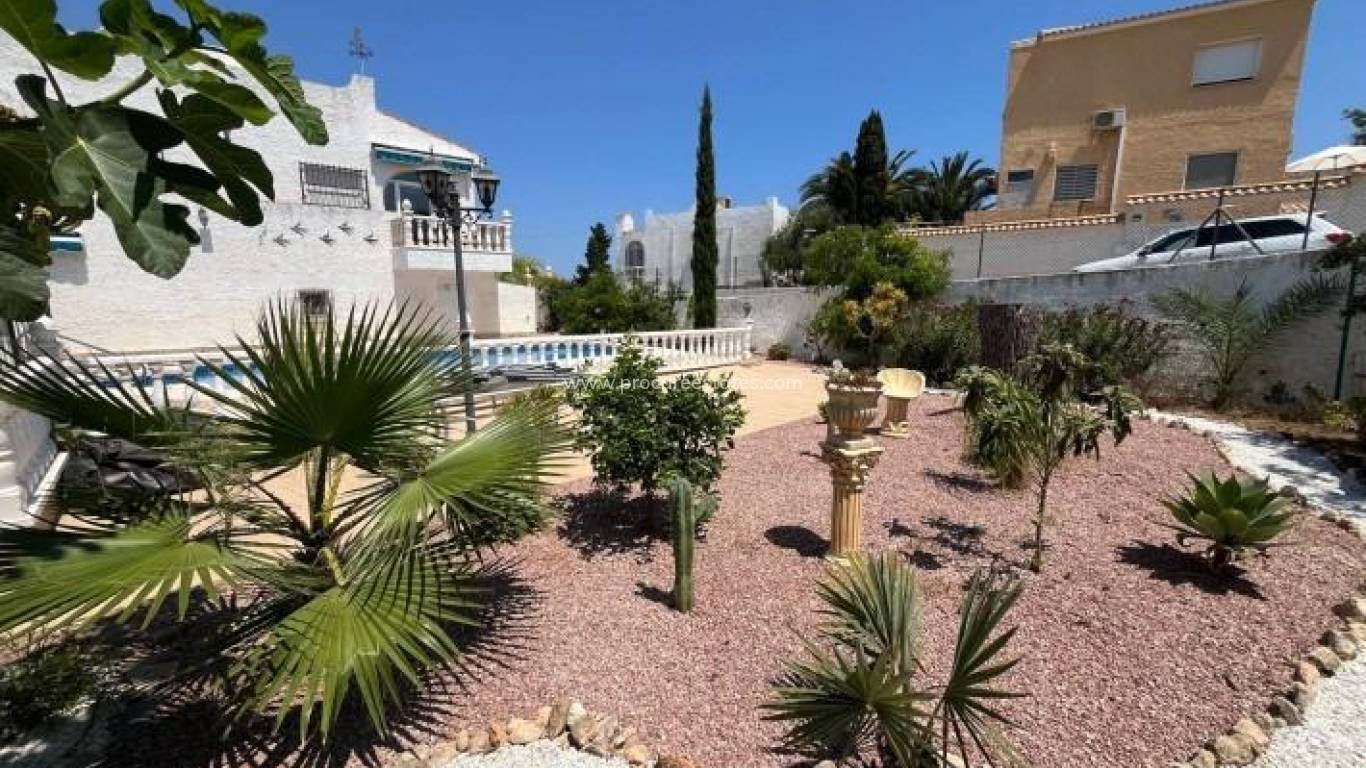 Resale - Villa - Torrevieja - La Siesta - El Salado - Torreta