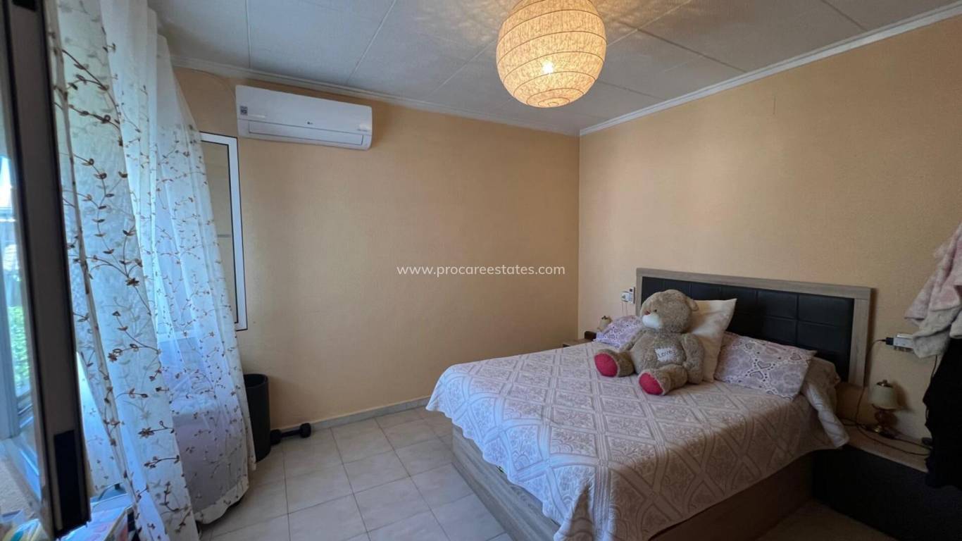Resale - Villa - Torrevieja - La Siesta - El Salado - Torreta
