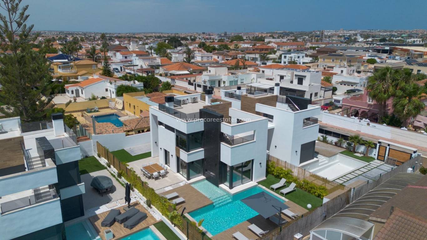 Resale - Villa - Torrevieja - La Siesta - El Salado - Torreta