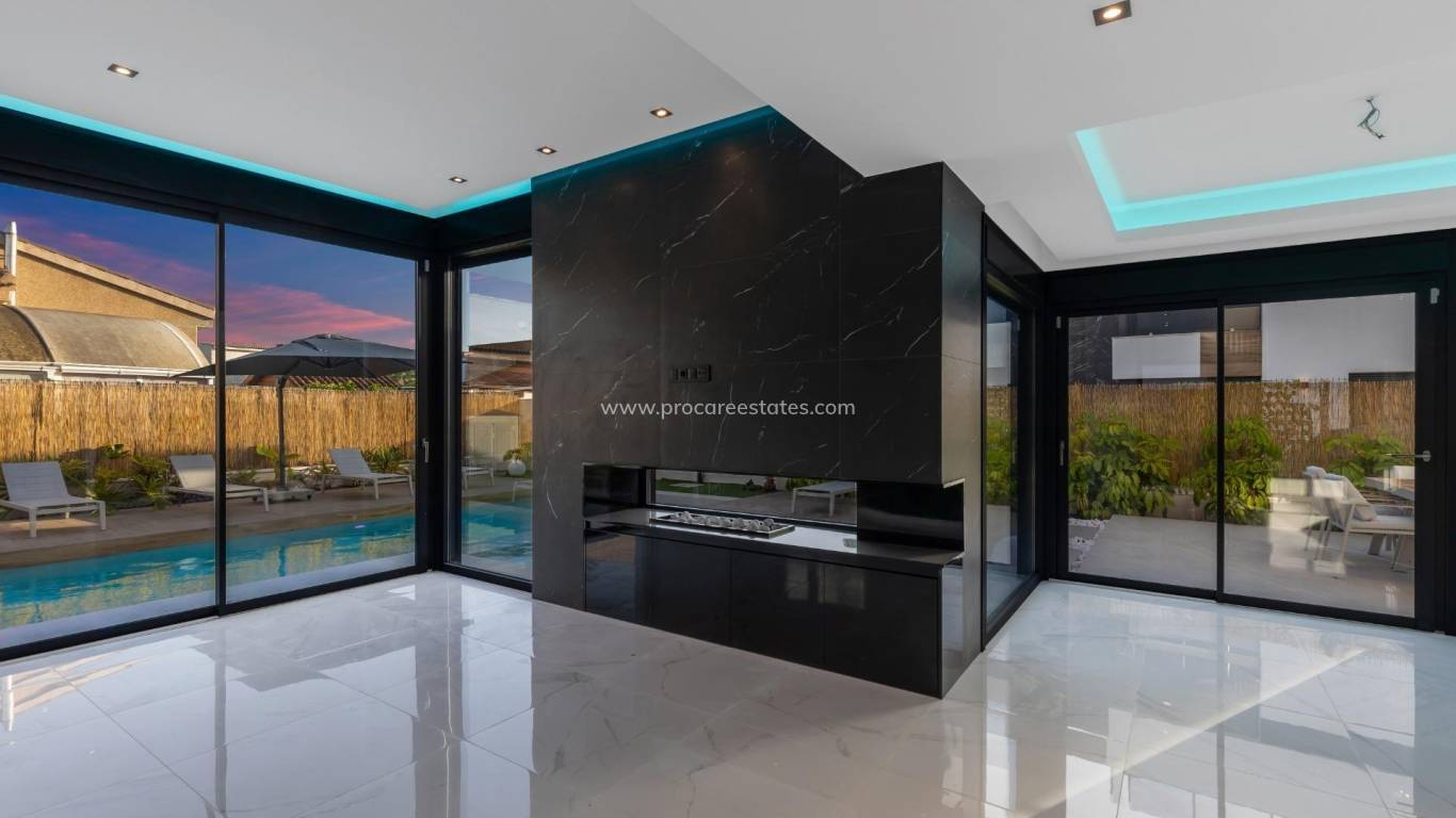 Resale - Villa - Torrevieja - La Siesta - El Salado - Torreta