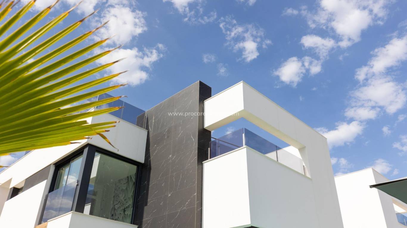 Resale - Villa - Torrevieja - La Siesta - El Salado - Torreta