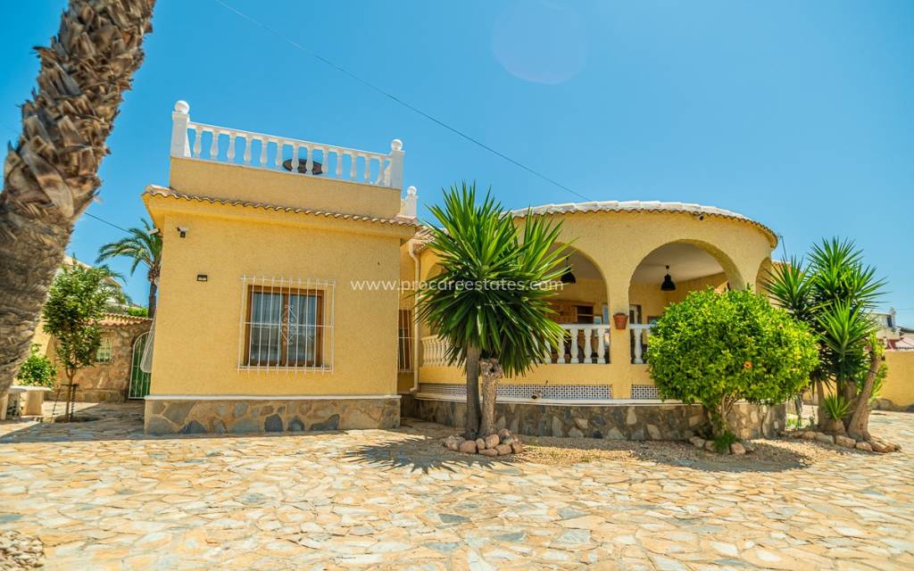 Resale - Villa - Torrevieja - La Siesta