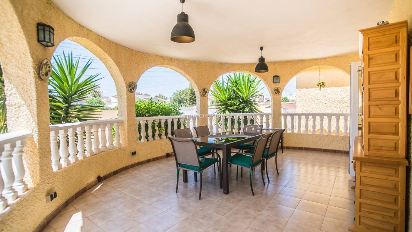 Resale - Villa - Torrevieja - La Siesta
