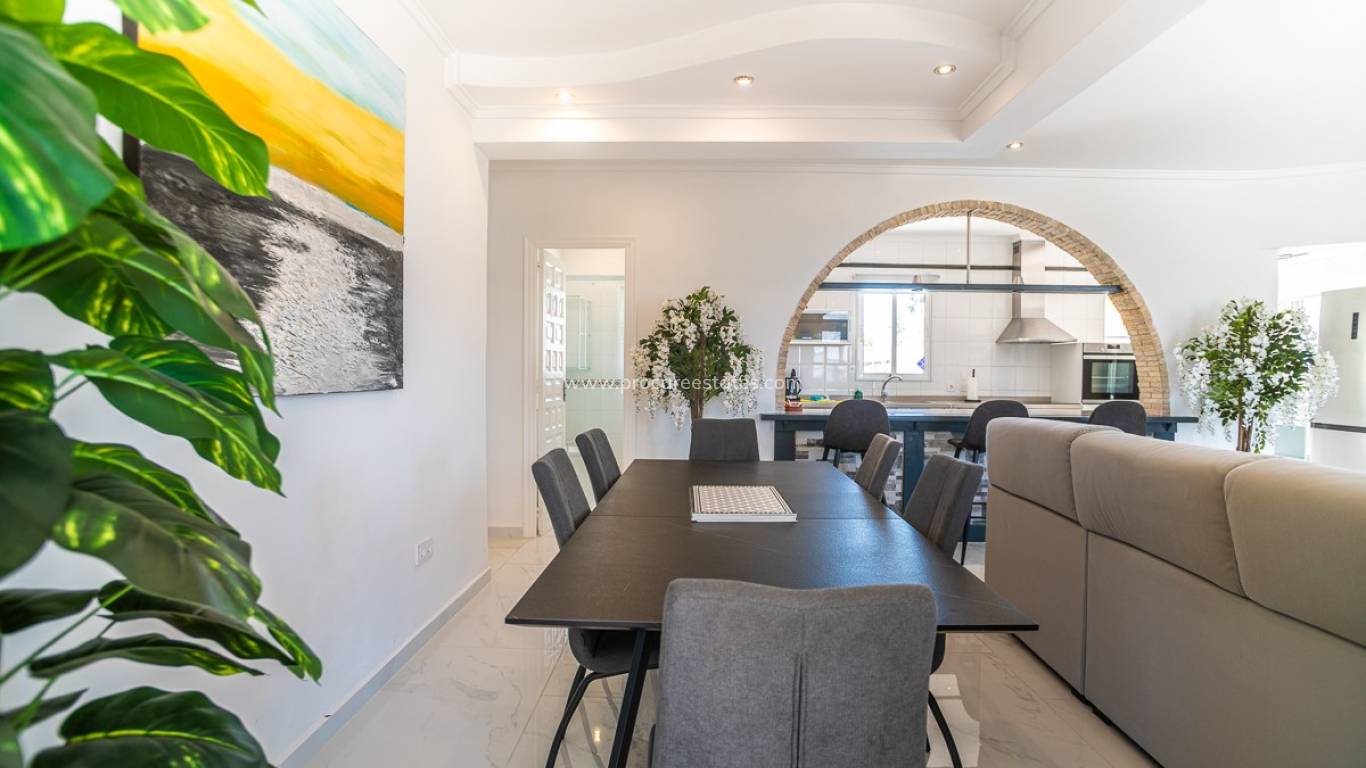 Resale - Villa - Torrevieja - La Siesta