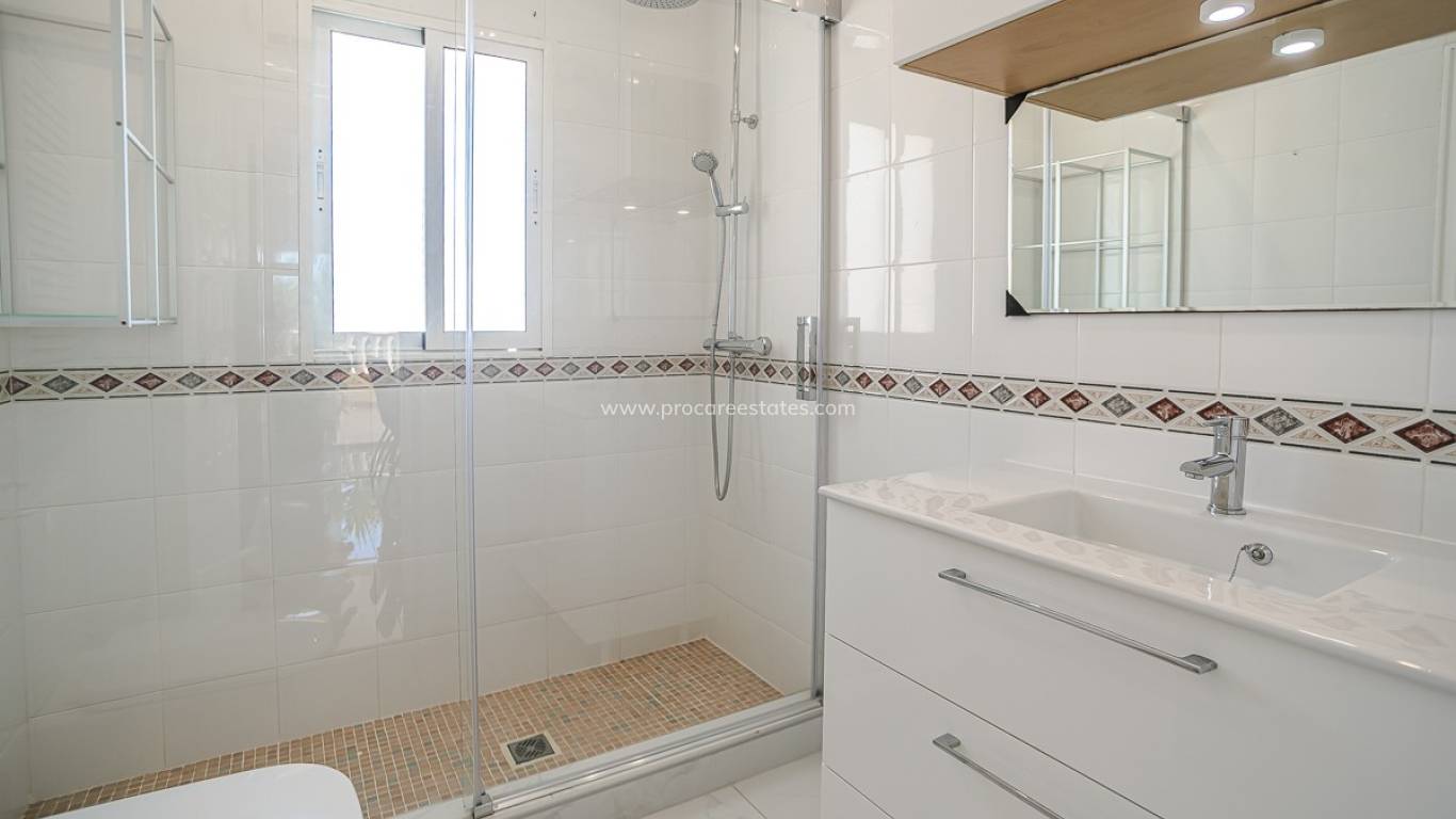 Resale - Villa - Torrevieja - La Siesta