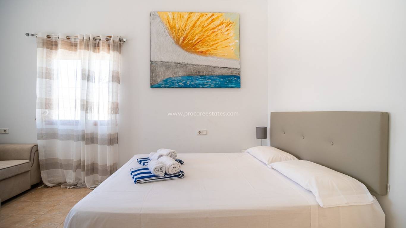 Resale - Villa - Torrevieja - La Siesta