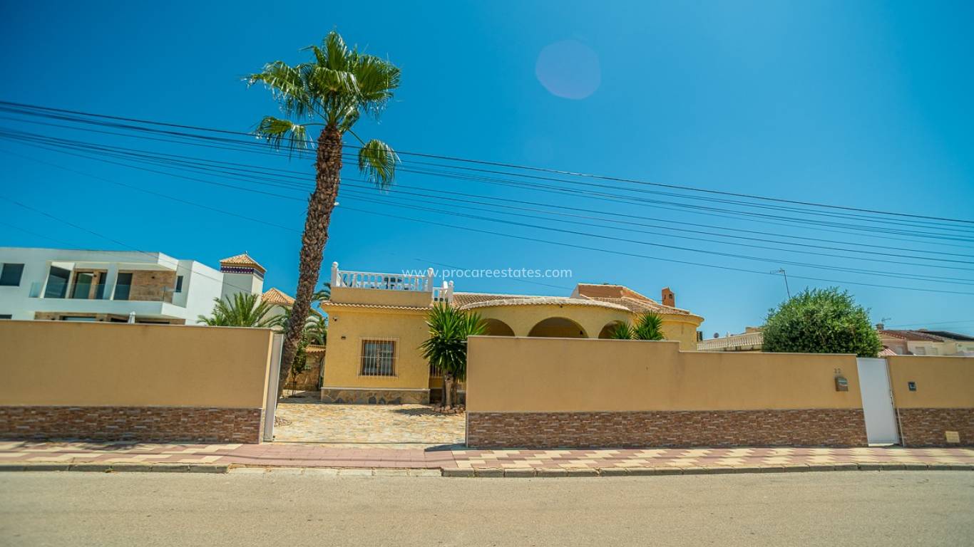 Resale - Villa - Torrevieja - La Siesta