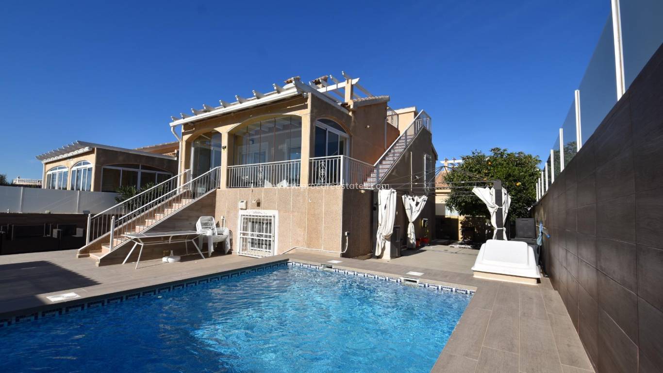 Resale - Villa - Torrevieja - Los Altos