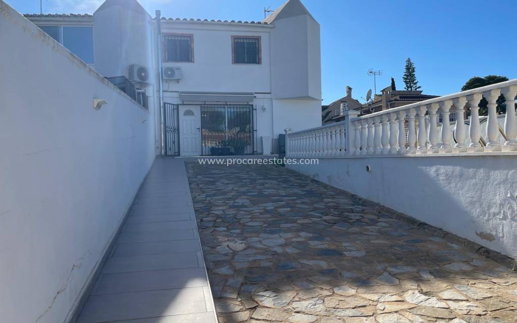 Resale - Villa - Torrevieja - Los Balcones - Los Altos del Edén