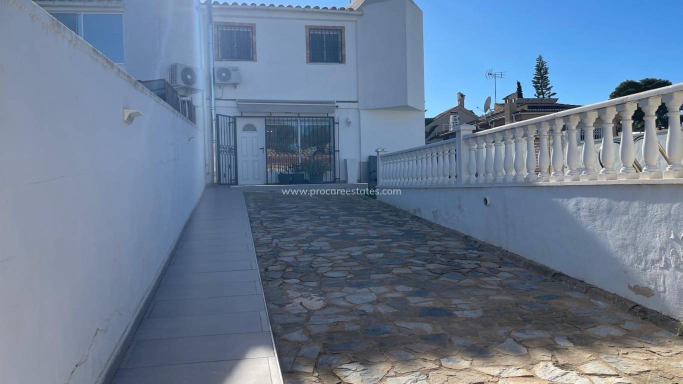 Resale - Villa - Torrevieja - Los Balcones - Los Altos del Edén