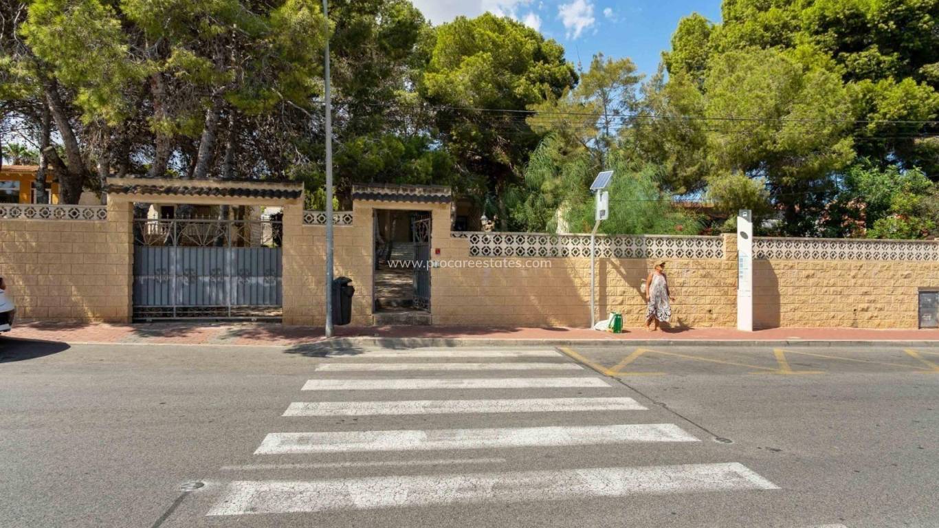 Resale - Villa - Torrevieja - Los Balcones - Los Altos del Edén