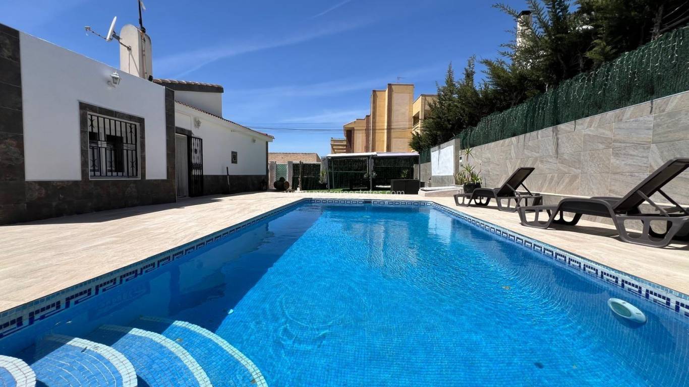 Resale - Villa - Torrevieja - Los Balcones