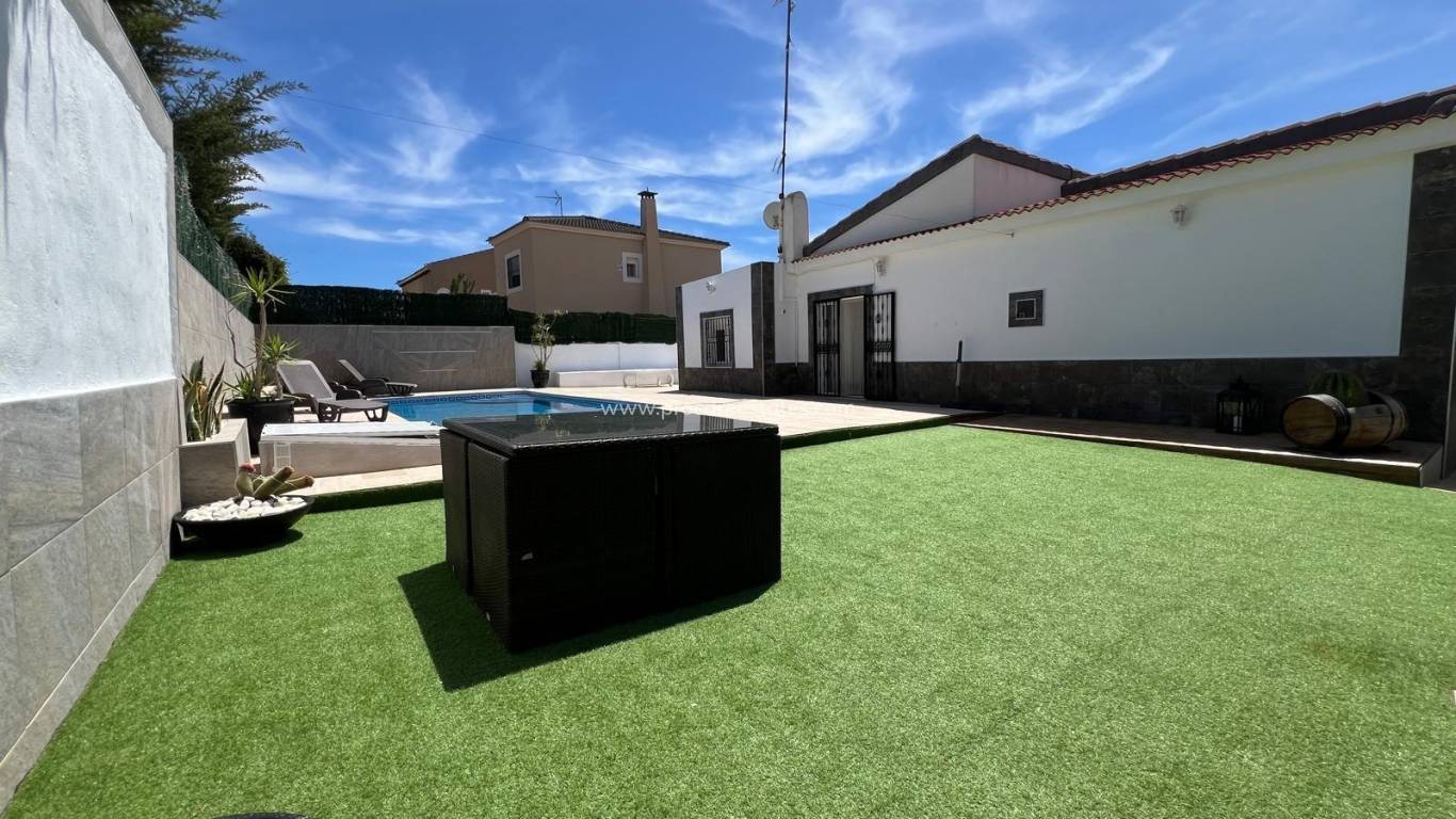 Resale - Villa - Torrevieja - Los Balcones