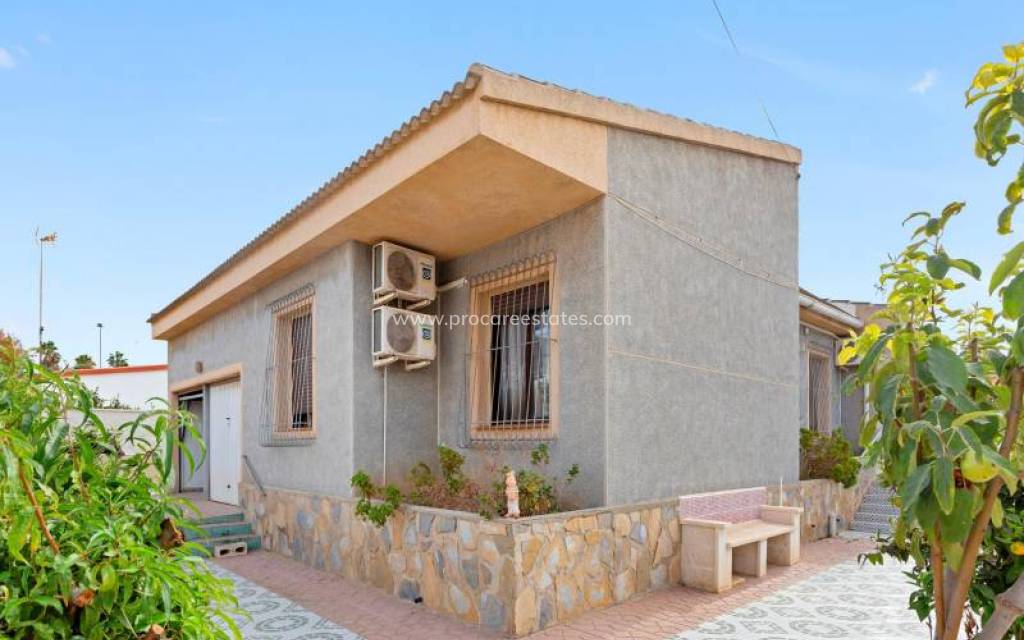 Resale - Villa - Torrevieja - Nueva Torrevieja