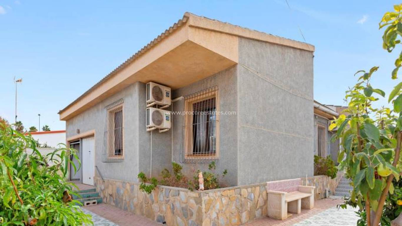 Resale - Villa - Torrevieja - Nueva Torrevieja