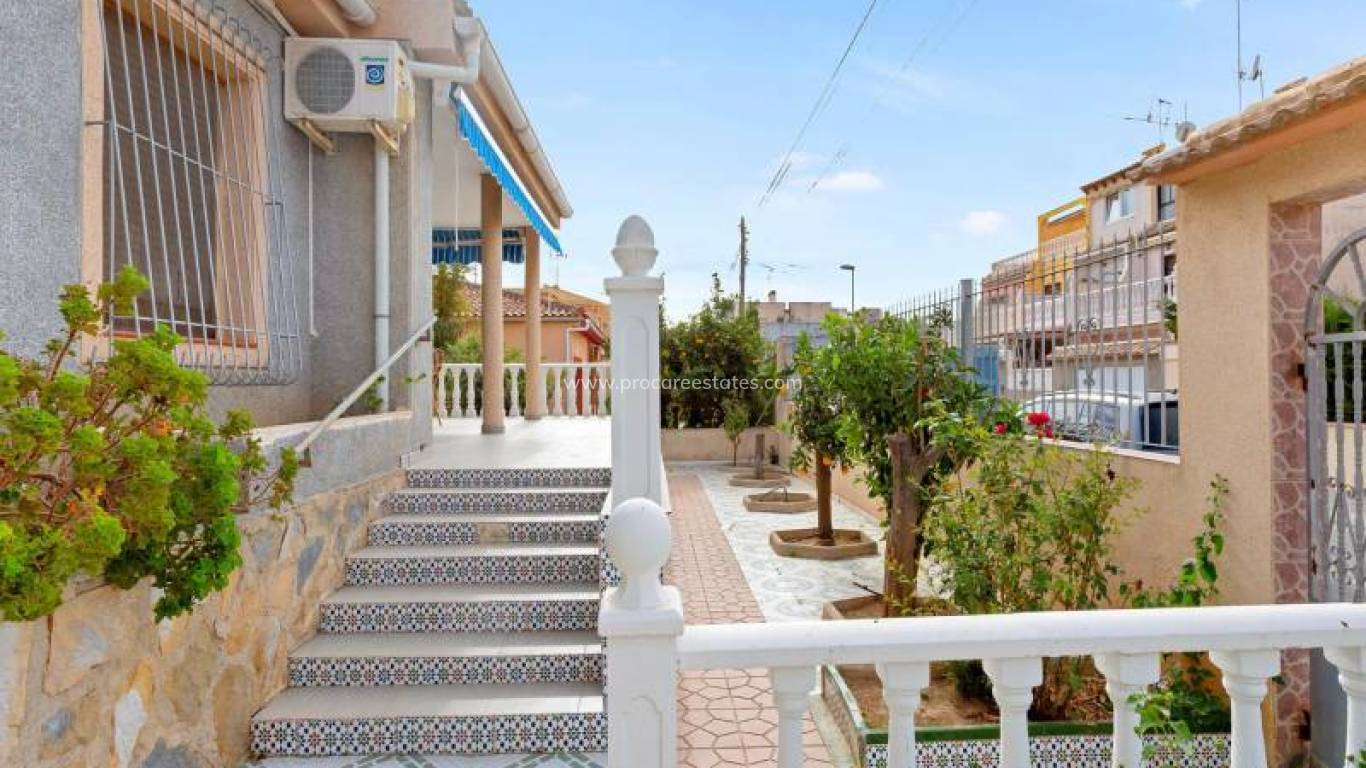 Resale - Villa - Torrevieja - Nueva Torrevieja