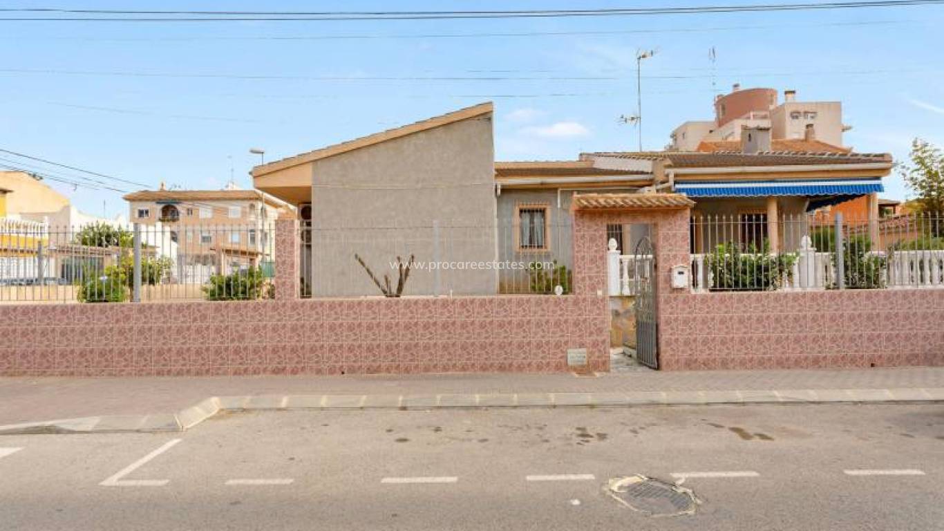 Resale - Villa - Torrevieja - Nueva Torrevieja