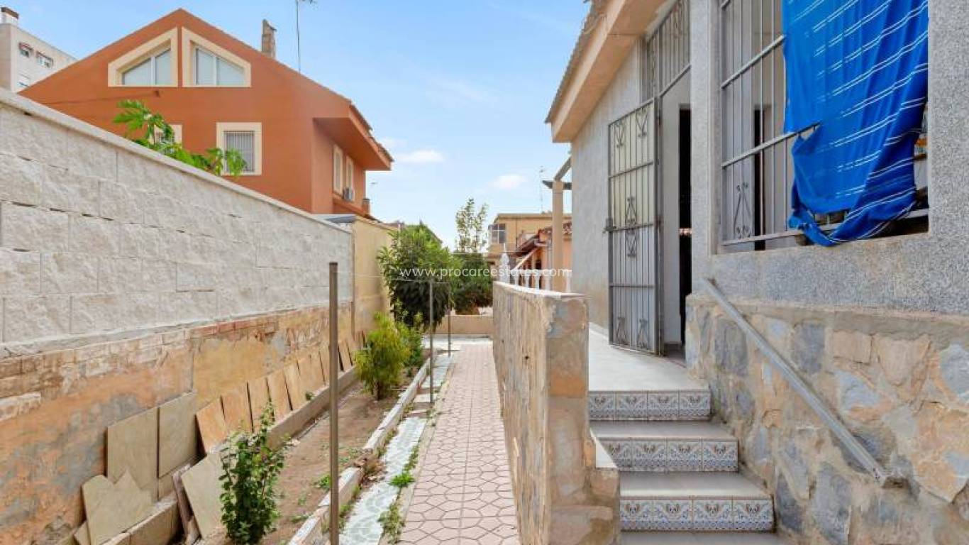 Resale - Villa - Torrevieja - Nueva Torrevieja