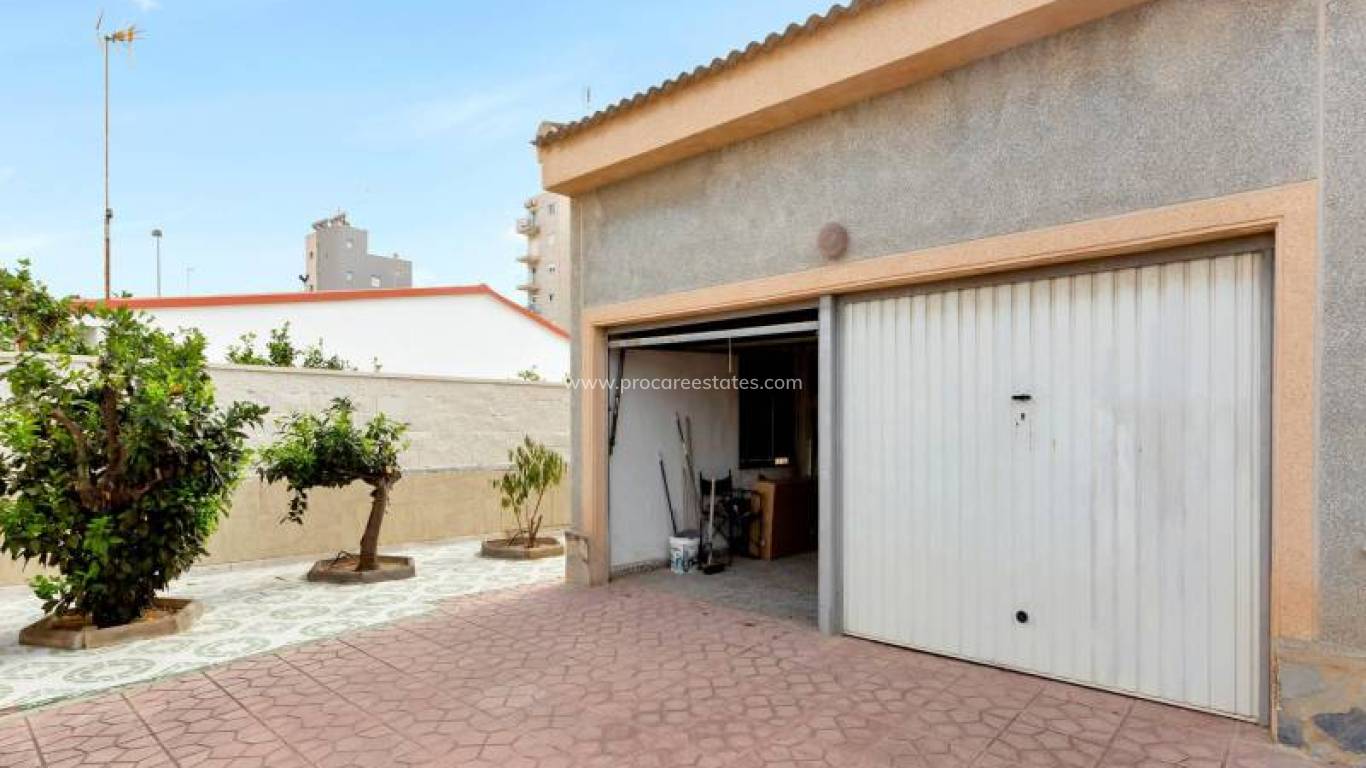 Resale - Villa - Torrevieja - Nueva Torrevieja