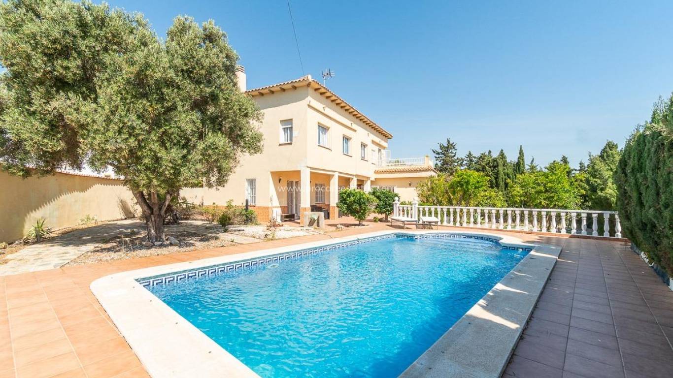 Resale - Villa - Torrevieja - Playa de la mata