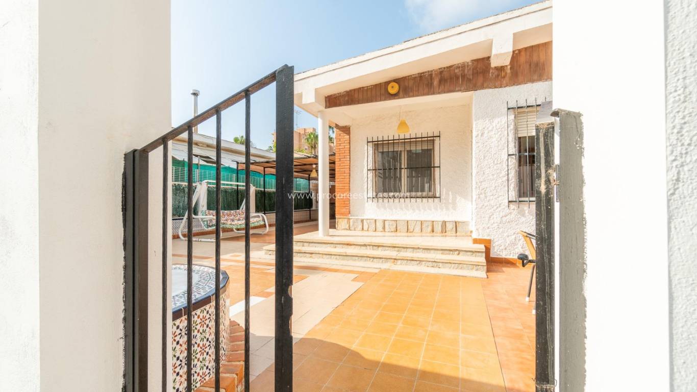 Resale - Villa - Torrevieja - Playa Los Locos