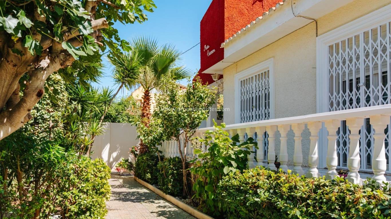 Resale - Villa - Torrevieja - Playa Los Locos
