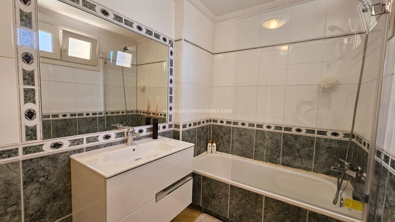 Resale - Villa - Torrevieja - Punta Prima