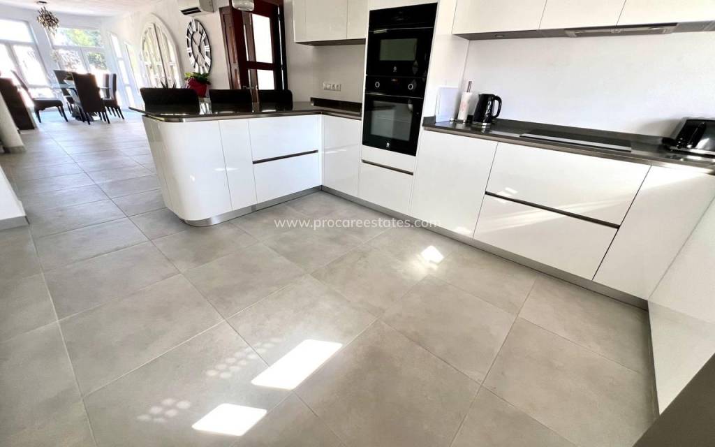 Resale - Villa - Torrevieja - Torrevieja Center