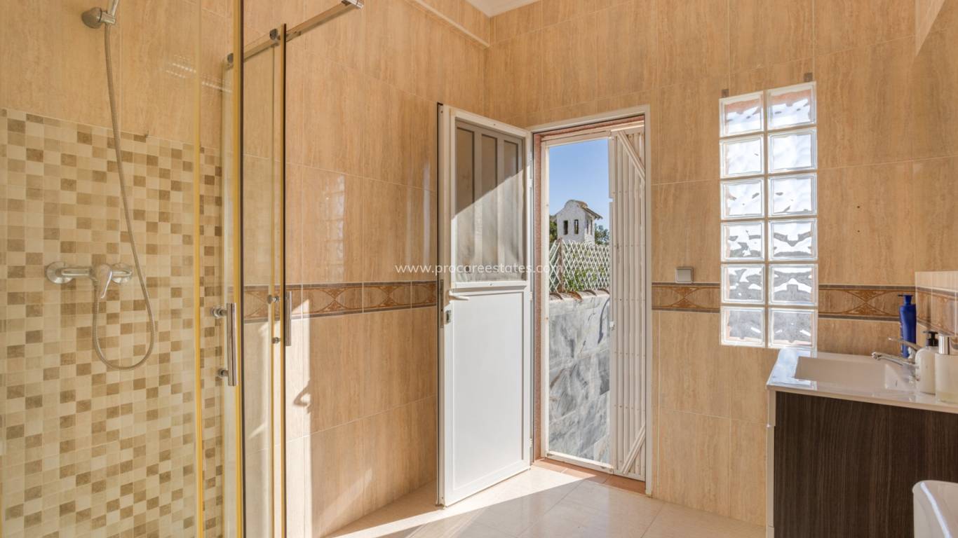 Resale - Villa - Torrevieja - Urbanización San Luis