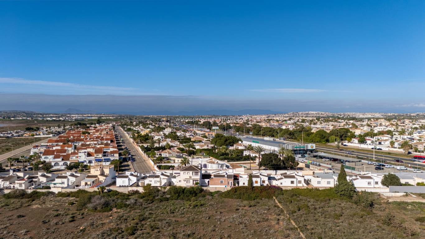 Resale - Villa - Torrevieja - Urbanización San Luis