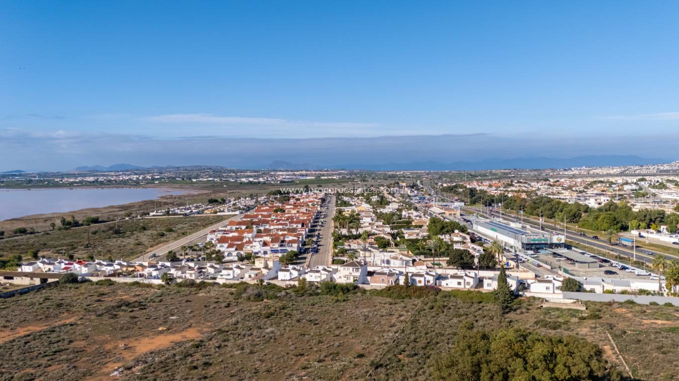 Resale - Villa - Torrevieja - Urbanización San Luis