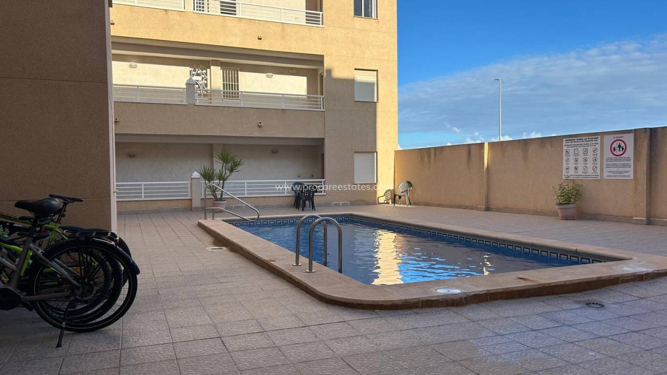 Reventa - Apartamento - Los Montesinos