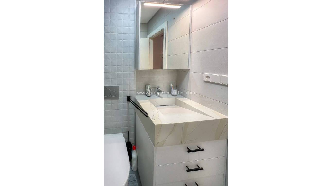 Reventa - Apartamento - Torrevieja - Aguas Nuevas