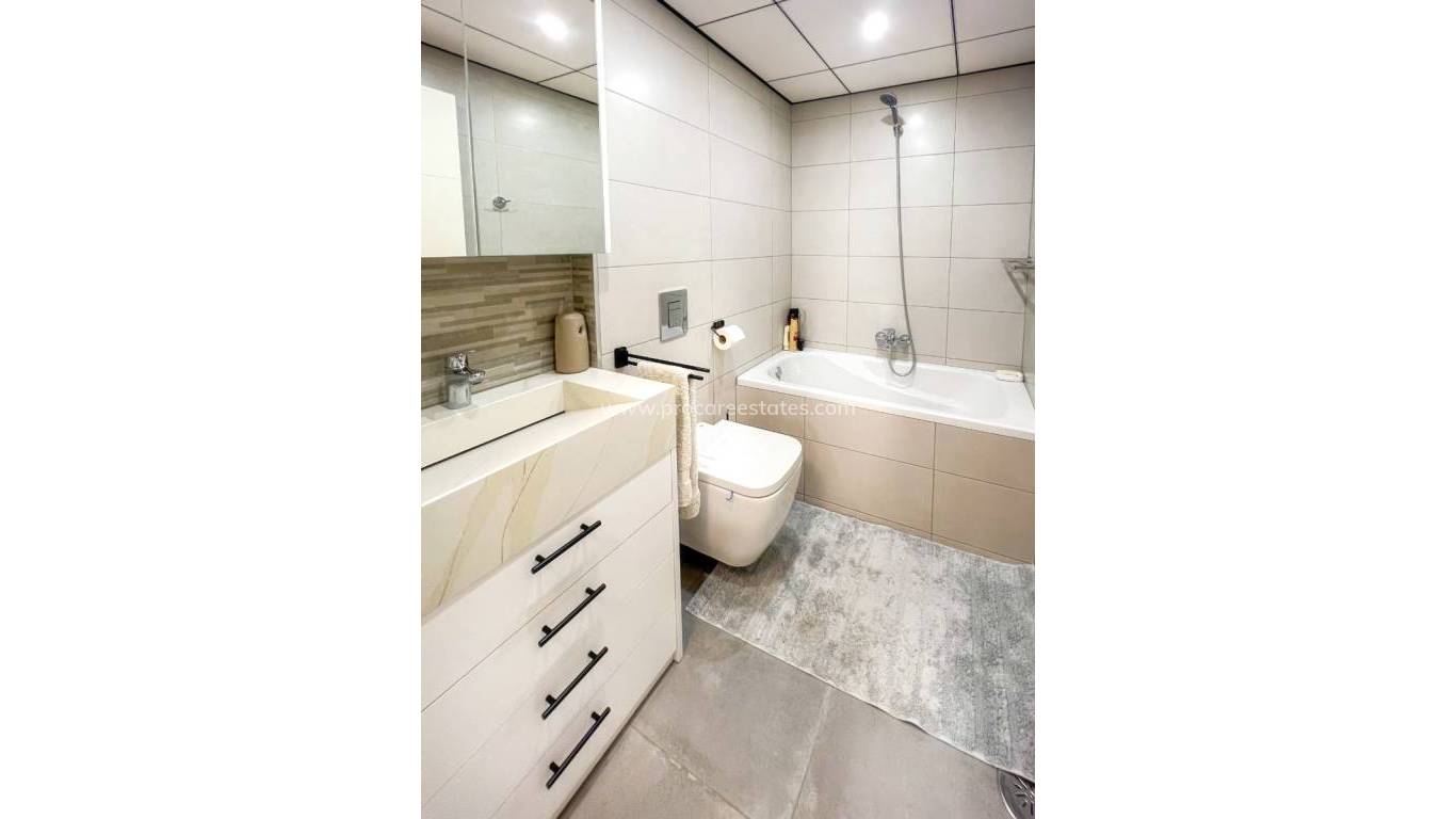 Reventa - Apartamento - Torrevieja - Aguas Nuevas