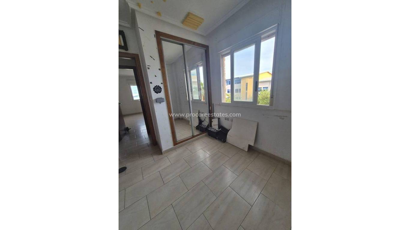 Reventa - Apartamento - Torrevieja - Aguas Nuevas