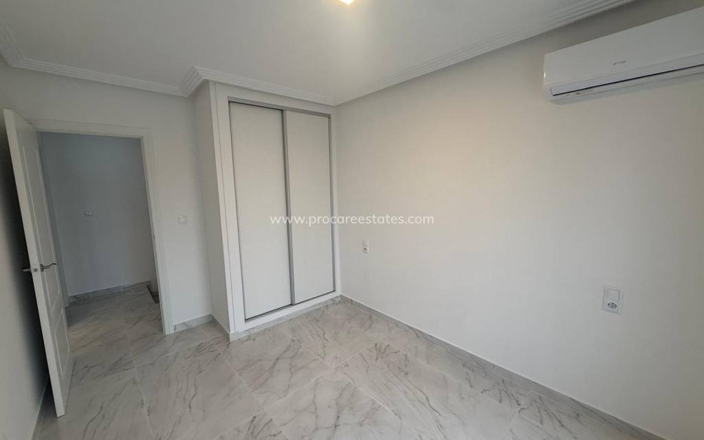 Reventa - Apartamento - Torrevieja - Aguas Nuevas