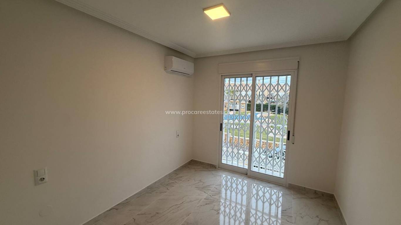 Reventa - Apartamento - Torrevieja - Aguas Nuevas