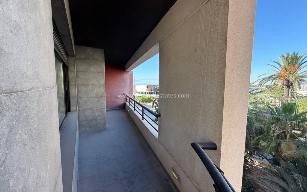 Reventa - Apartamento - Torrevieja - Puerto Deportivo