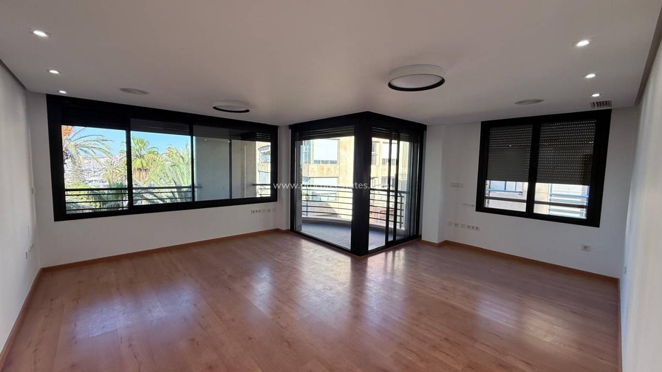 Reventa - Apartamento - Torrevieja - Puerto Deportivo