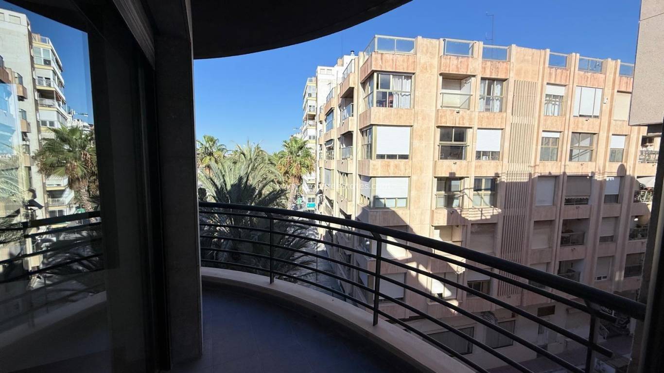 Reventa - Apartamento - Torrevieja - Puerto Deportivo