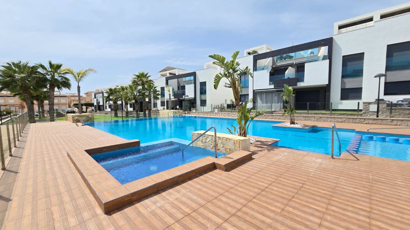 Reventa - Apartment / Flat * - Orihuela Costa * - Punta Prima *