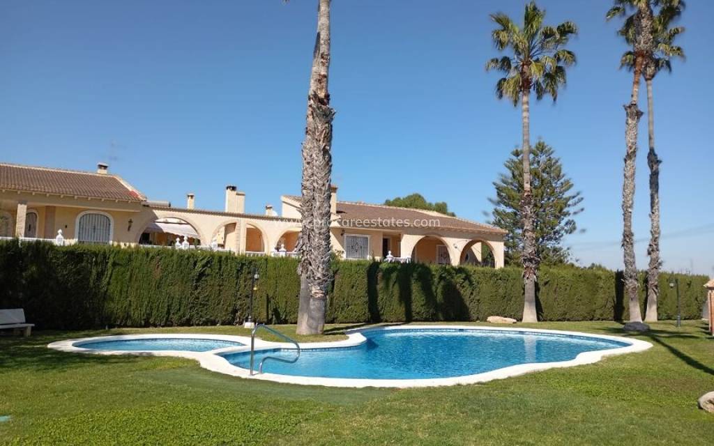 Reventa - Casa de pueblo - Catral