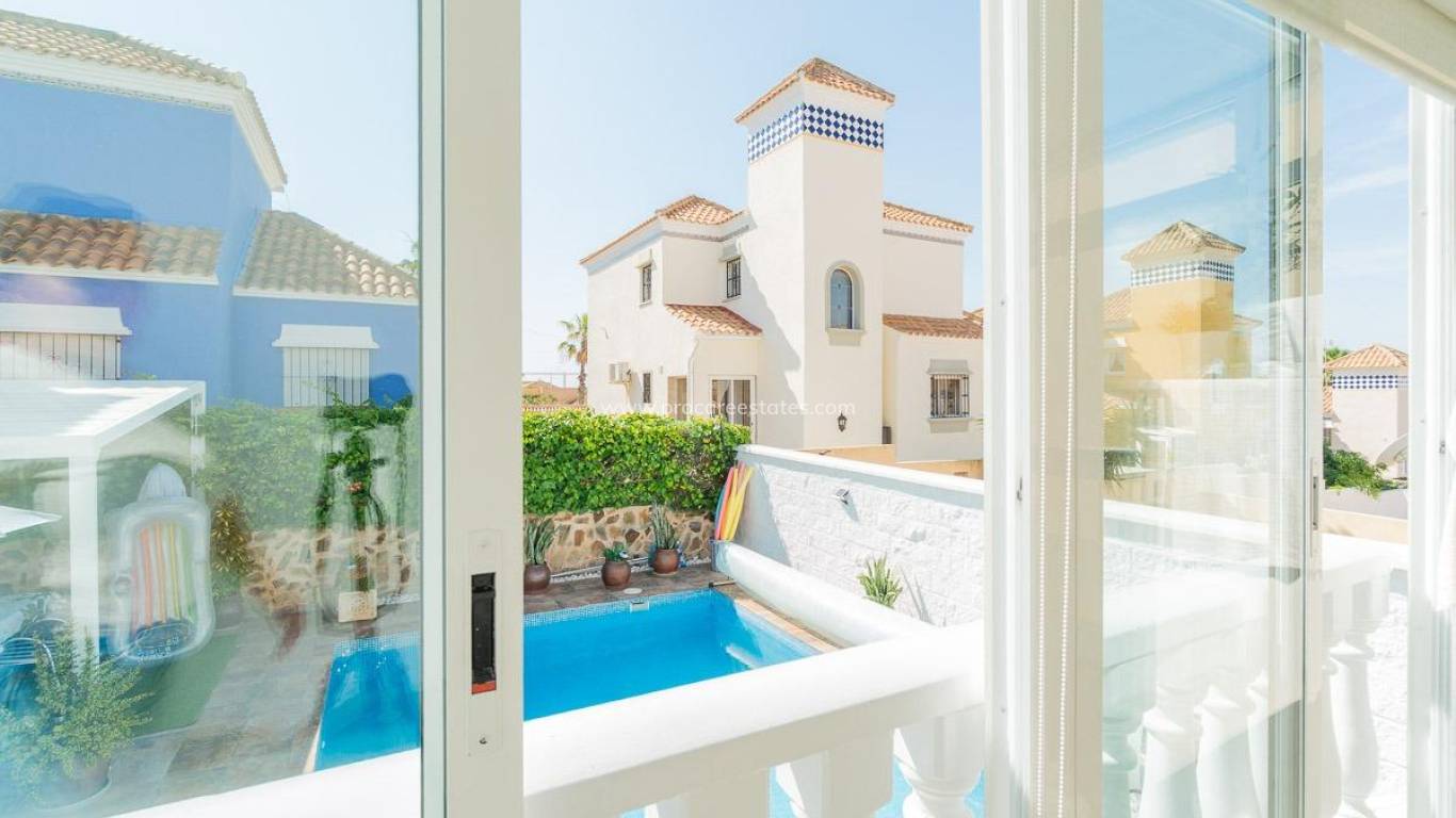 Reventa - Casa de pueblo - San Miguel de Salinas - Las filipinas